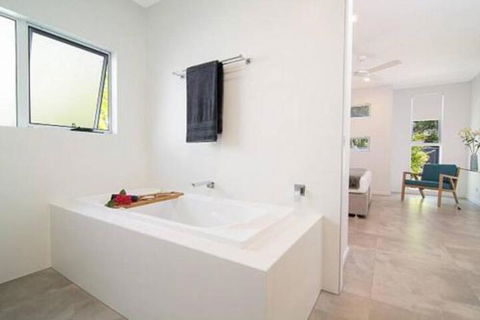 Tenterfield On Oak - Darwin Holiday 6