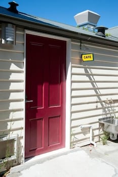 Lowena Cafe And Accommodation - Darwin Holiday 0