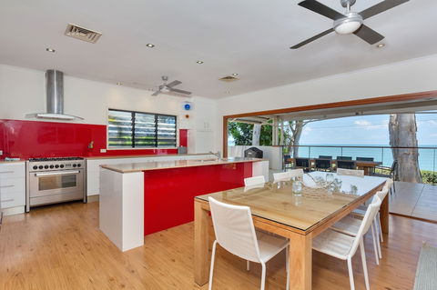 Seascape Luxury Beachfront Holiday House - Darwin Holiday 2