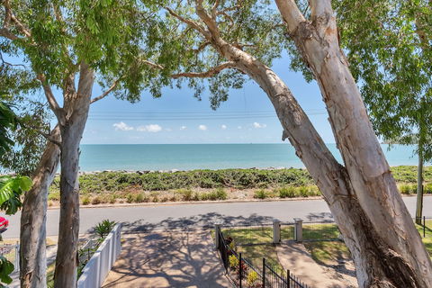 Seascape Luxury Beachfront Holiday House - Darwin Holiday 0