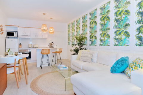 Retro Port Douglas - Darwin Holiday 2