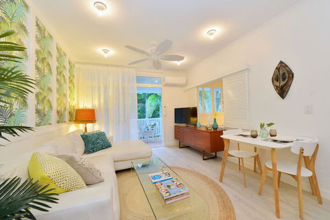 Retro Port Douglas - Darwin Holiday 1