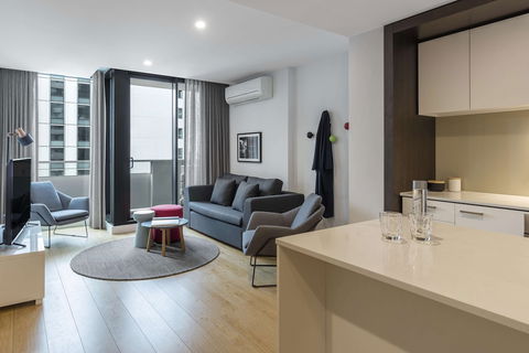 Oaks Melbourne Southbank Suites - Darwin Holiday 4