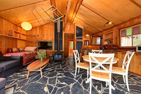 Saintys Creek Cottage - Darwin Holiday 6