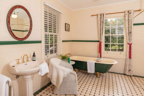 ARCADIA - The Barn Cottage & Rosehill Cottage - Darwin Holiday 6