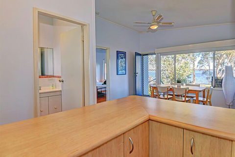 Lakes Edge Cottage - Darwin Holiday 7