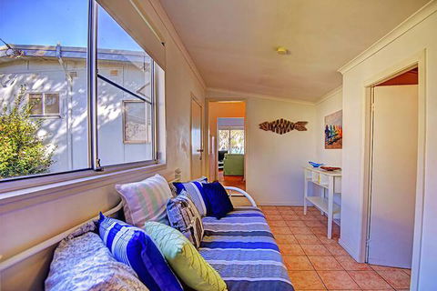 Lakes Edge Cottage - Darwin Holiday 6