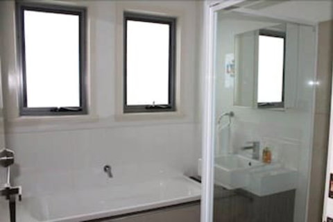 170 Hazards View Unit 2 - Darwin Holiday 2