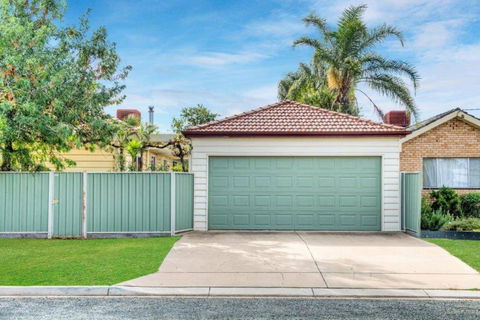 Ayr House Echuca Holiday Homes - Darwin Holiday 5