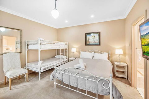 Ayr House Echuca Holiday Homes - Darwin Holiday 6