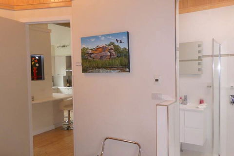 A Colourcity Apartments - Darwin Holiday 3