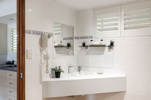 Sunlit Waters Studio Apartments - Darwin Holiday 7