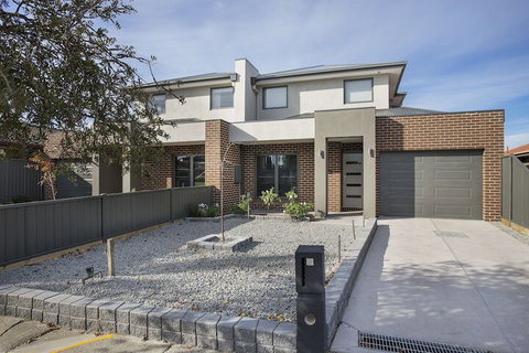 Bradford Place Melbourne - Darwin Holiday 2