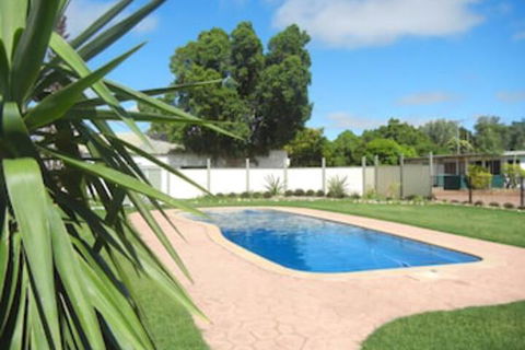 Longreach Tourist Park Caravan Park - Darwin Holiday 0