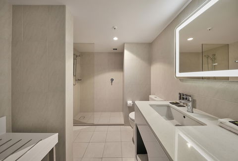 Novotel Surfers Paradise - Darwin Holiday 6