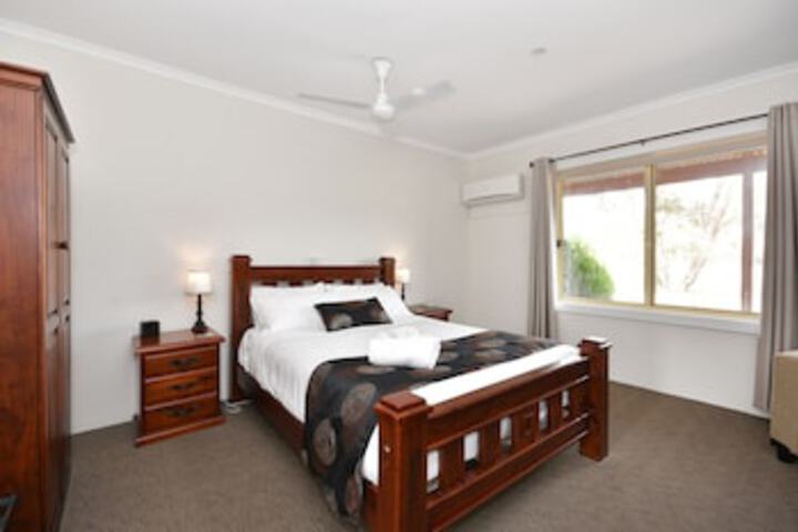Glenalbyn VIC Darwin Holiday