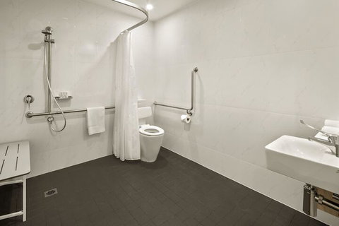 Quest Griffith - Darwin Holiday 1