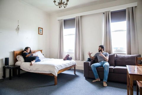 The Pickled Frog - Darwin Holiday 3