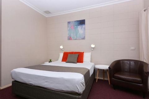 Motel Poinsettia - Darwin Holiday 2