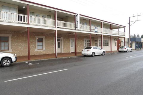 Smugglers Inn Studio Apartments - Darwin Holiday 2