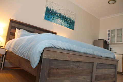 Smugglers Inn Studio Apartments - Darwin Holiday 3