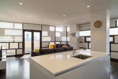 AKOM Prahran - Darwin Holiday 0