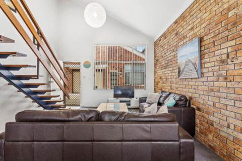 The Pines 5 - Darwin Holiday 0