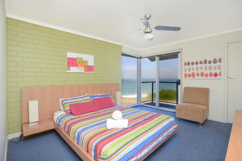 South Seas Beachfront Apartments - Darwin Holiday 6