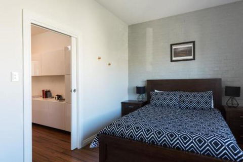 Hero Collection Madiba - Darwin Holiday 5