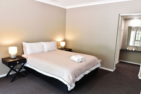 Dutchies Motel Nelson Bay - Darwin Holiday 5