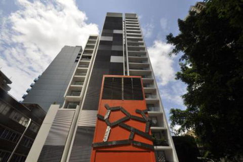 Sydney 1 Bed Modern Self Contained Apartment (402ALB) - Darwin Holiday 0