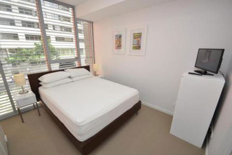 Sydney 1 Bed Modern Self Contained Apartment (402ALB) - Darwin Holiday 7