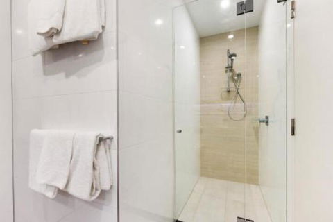 Sydney 1 Bed Modern Self Contained Apartment (402ALB) - Darwin Holiday 2