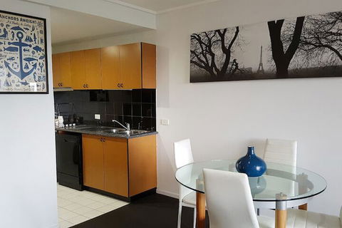 Anchor On Paramount - Darwin Holiday 2