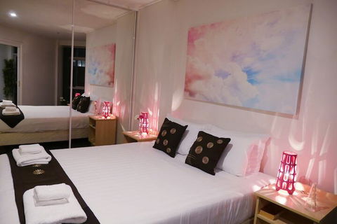 Anchor On Paramount - Darwin Holiday 1