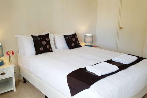 Anchor On Paramount - Darwin Holiday 6