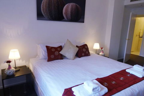 Anchor On Paramount - Darwin Holiday 7