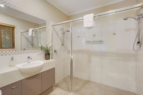 Palm Trees Noosa - Darwin Holiday 3