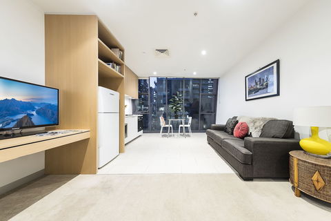 Luxury River Views Apartment - Darwin Holiday 6