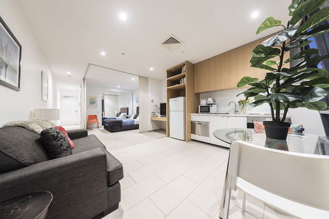 Luxury River Views Apartment - Darwin Holiday 3