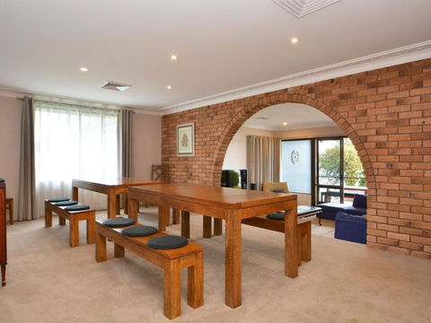 The House On The Lake At Fishing Point Lake Macquarie Honestly Put The Line In & Catch Fish - Darwin Holiday 5