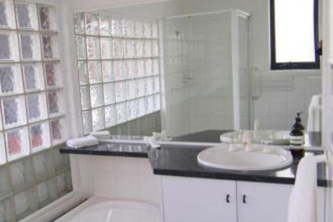 Beach Haven Poolside - Darwin Holiday 0