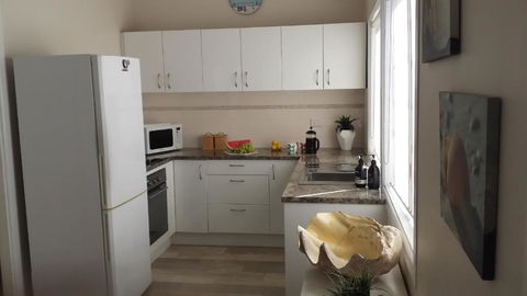 SHELLHARBOUR BEACH COTTAGE 1 Minute Walk To Beach Flags In Summer - Darwin Holiday 3