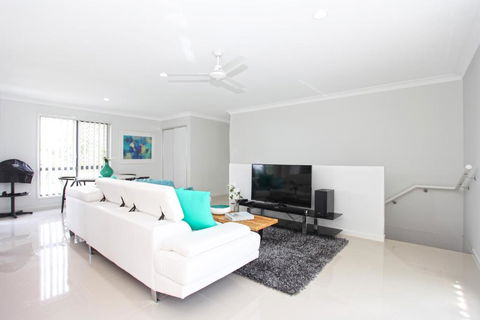 Beach Breeze Holiday House - Darwin Holiday 6