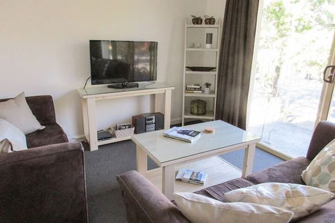Angaston Mews Apartments - Darwin Holiday 7