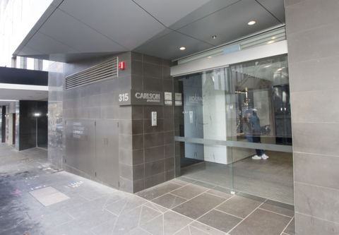 Carlson View Apartments - 315 LaTrobe St - Darwin Holiday 1