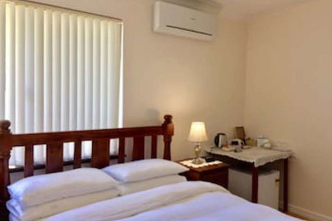 The Royal Dolphin B&B In Safety Bay - Darwin Holiday 0
