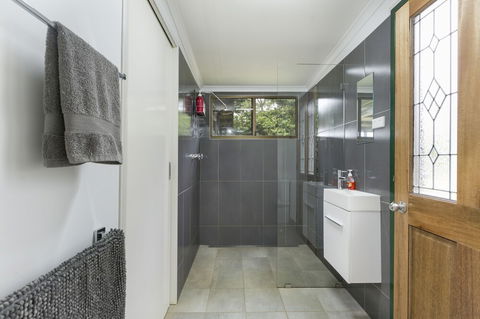 Mena Creek Flower House - Darwin Holiday 6