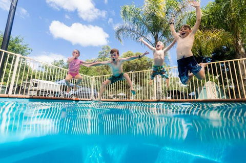 Deniliquin Riverside Caravan Park - Darwin Holiday 2