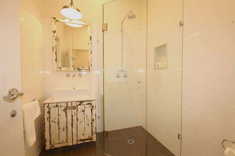 A PERFECT STAY - Cavvanbah Seaside Cottage - Darwin Holiday 4